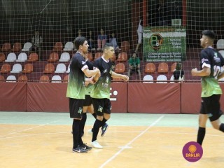 
<a style='margin-left: 5px;' class='btn btn-xs btn-social btn-facebook' href='https://www.facebook.com/sharer/sharer.php?u=https://www.boladovale.com.br/imgs/800-800-90/conteudo/fotos/1295/img5172.jpg' rel='popup' data-width='500' data-height='400'><i class='fa fa-facebook'></i>Compartilhar <span class='hidden-xs'>no Facebook</span>
</a> 
<a class='btn btn-default btn-xs' target='_blank' href='imgs/800-800-90/conteudo/fotos/1295/img5172.jpg'>
<span class='glyphicon glyphicon-cloud-download'></span> Salvar
</a> 
<span></span>