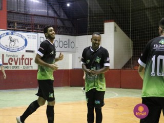 
<a style='margin-left: 5px;' class='btn btn-xs btn-social btn-facebook' href='https://www.facebook.com/sharer/sharer.php?u=https://www.boladovale.com.br/imgs/800-800-90/conteudo/fotos/1295/img5190.jpg' rel='popup' data-width='500' data-height='400'><i class='fa fa-facebook'></i>Compartilhar <span class='hidden-xs'>no Facebook</span>
</a> 
<a class='btn btn-default btn-xs' target='_blank' href='imgs/800-800-90/conteudo/fotos/1295/img5190.jpg'>
<span class='glyphicon glyphicon-cloud-download'></span> Salvar
</a> 
<span></span>