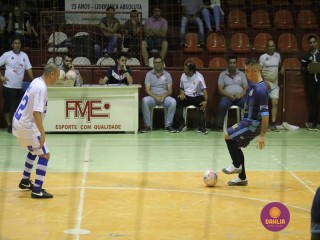 
<a style='margin-left: 5px;' class='btn btn-xs btn-social btn-facebook' href='https://www.facebook.com/sharer/sharer.php?u=https://www.boladovale.com.br/imgs/800-800-90/conteudo/fotos/1298/img5580.jpg' rel='popup' data-width='500' data-height='400'><i class='fa fa-facebook'></i>Compartilhar <span class='hidden-xs'>no Facebook</span>
</a> 
<a class='btn btn-default btn-xs' target='_blank' href='imgs/800-800-90/conteudo/fotos/1298/img5580.jpg'>
<span class='glyphicon glyphicon-cloud-download'></span> Salvar
</a> 
<span></span>
