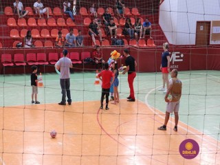 
<a style='margin-left: 5px;' class='btn btn-xs btn-social btn-facebook' href='https://www.facebook.com/sharer/sharer.php?u=https://www.boladovale.com.br/imgs/800-800-90/conteudo/fotos/1299/img5597.jpg' rel='popup' data-width='500' data-height='400'><i class='fa fa-facebook'></i>Compartilhar <span class='hidden-xs'>no Facebook</span>
</a> 
<a class='btn btn-default btn-xs' target='_blank' href='imgs/800-800-90/conteudo/fotos/1299/img5597.jpg'>
<span class='glyphicon glyphicon-cloud-download'></span> Salvar
</a> 
<span></span>