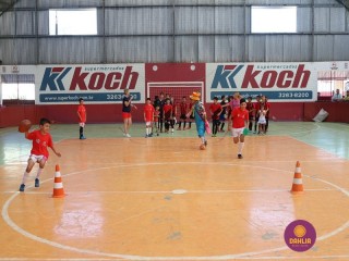 
<a style='margin-left: 5px;' class='btn btn-xs btn-social btn-facebook' href='https://www.facebook.com/sharer/sharer.php?u=https://www.boladovale.com.br/imgs/800-800-90/conteudo/fotos/1299/img5613.jpg' rel='popup' data-width='500' data-height='400'><i class='fa fa-facebook'></i>Compartilhar <span class='hidden-xs'>no Facebook</span>
</a> 
<a class='btn btn-default btn-xs' target='_blank' href='imgs/800-800-90/conteudo/fotos/1299/img5613.jpg'>
<span class='glyphicon glyphicon-cloud-download'></span> Salvar
</a> 
<span></span>