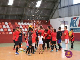 
<a style='margin-left: 5px;' class='btn btn-xs btn-social btn-facebook' href='https://www.facebook.com/sharer/sharer.php?u=https://www.boladovale.com.br/imgs/800-800-90/conteudo/fotos/1299/img5621.jpg' rel='popup' data-width='500' data-height='400'><i class='fa fa-facebook'></i>Compartilhar <span class='hidden-xs'>no Facebook</span>
</a> 
<a class='btn btn-default btn-xs' target='_blank' href='imgs/800-800-90/conteudo/fotos/1299/img5621.jpg'>
<span class='glyphicon glyphicon-cloud-download'></span> Salvar
</a> 
<span></span>