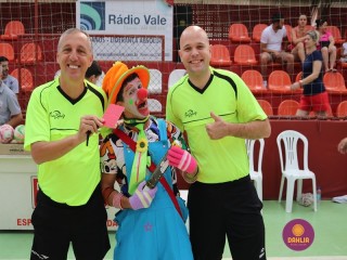 
<a style='margin-left: 5px;' class='btn btn-xs btn-social btn-facebook' href='https://www.facebook.com/sharer/sharer.php?u=https://www.boladovale.com.br/imgs/800-800-90/conteudo/fotos/1299/img5631.jpg' rel='popup' data-width='500' data-height='400'><i class='fa fa-facebook'></i>Compartilhar <span class='hidden-xs'>no Facebook</span>
</a> 
<a class='btn btn-default btn-xs' target='_blank' href='imgs/800-800-90/conteudo/fotos/1299/img5631.jpg'>
<span class='glyphicon glyphicon-cloud-download'></span> Salvar
</a> 
<span></span>