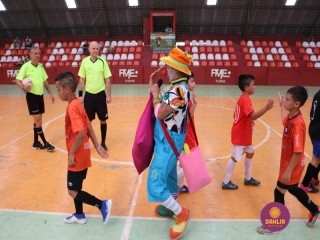 
<a style='margin-left: 5px;' class='btn btn-xs btn-social btn-facebook' href='https://www.facebook.com/sharer/sharer.php?u=https://www.boladovale.com.br/imgs/800-800-90/conteudo/fotos/1299/img5674.jpg' rel='popup' data-width='500' data-height='400'><i class='fa fa-facebook'></i>Compartilhar <span class='hidden-xs'>no Facebook</span>
</a> 
<a class='btn btn-default btn-xs' target='_blank' href='imgs/800-800-90/conteudo/fotos/1299/img5674.jpg'>
<span class='glyphicon glyphicon-cloud-download'></span> Salvar
</a> 
<span></span>