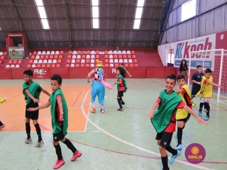 
<a style='margin-left: 5px;' class='btn btn-xs btn-social btn-facebook' href='https://www.facebook.com/sharer/sharer.php?u=https://www.boladovale.com.br/imgs/800-800-90/conteudo/fotos/1299/img5677.jpg' rel='popup' data-width='500' data-height='400'><i class='fa fa-facebook'></i>Compartilhar <span class='hidden-xs'>no Facebook</span>
</a> 
<a class='btn btn-default btn-xs' target='_blank' href='imgs/800-800-90/conteudo/fotos/1299/img5677.jpg'>
<span class='glyphicon glyphicon-cloud-download'></span> Salvar
</a> 
<span></span>