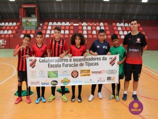 
<a style='margin-left: 5px;' class='btn btn-xs btn-social btn-facebook' href='https://www.facebook.com/sharer/sharer.php?u=https://www.boladovale.com.br/imgs/800-800-90/conteudo/fotos/1299/img5682.jpg' rel='popup' data-width='500' data-height='400'><i class='fa fa-facebook'></i>Compartilhar <span class='hidden-xs'>no Facebook</span>
</a> 
<a class='btn btn-default btn-xs' target='_blank' href='imgs/800-800-90/conteudo/fotos/1299/img5682.jpg'>
<span class='glyphicon glyphicon-cloud-download'></span> Salvar
</a> 
<span></span>