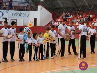 
<a style='margin-left: 5px;' class='btn btn-xs btn-social btn-facebook' href='https://www.facebook.com/sharer/sharer.php?u=https://www.boladovale.com.br/imgs/800-800-90/conteudo/fotos/1299/img7041.jpg' rel='popup' data-width='500' data-height='400'><i class='fa fa-facebook'></i>Compartilhar <span class='hidden-xs'>no Facebook</span>
</a> 
<a class='btn btn-default btn-xs' target='_blank' href='imgs/800-800-90/conteudo/fotos/1299/img7041.jpg'>
<span class='glyphicon glyphicon-cloud-download'></span> Salvar
</a> 
<span></span>