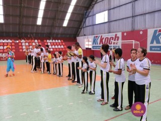 
<a style='margin-left: 5px;' class='btn btn-xs btn-social btn-facebook' href='https://www.facebook.com/sharer/sharer.php?u=https://www.boladovale.com.br/imgs/800-800-90/conteudo/fotos/1299/img7044.jpg' rel='popup' data-width='500' data-height='400'><i class='fa fa-facebook'></i>Compartilhar <span class='hidden-xs'>no Facebook</span>
</a> 
<a class='btn btn-default btn-xs' target='_blank' href='imgs/800-800-90/conteudo/fotos/1299/img7044.jpg'>
<span class='glyphicon glyphicon-cloud-download'></span> Salvar
</a> 
<span></span>