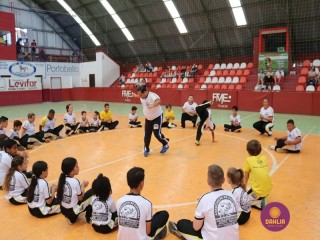 
<a style='margin-left: 5px;' class='btn btn-xs btn-social btn-facebook' href='https://www.facebook.com/sharer/sharer.php?u=https://www.boladovale.com.br/imgs/800-800-90/conteudo/fotos/1299/img7095.jpg' rel='popup' data-width='500' data-height='400'><i class='fa fa-facebook'></i>Compartilhar <span class='hidden-xs'>no Facebook</span>
</a> 
<a class='btn btn-default btn-xs' target='_blank' href='imgs/800-800-90/conteudo/fotos/1299/img7095.jpg'>
<span class='glyphicon glyphicon-cloud-download'></span> Salvar
</a> 
<span></span>