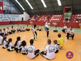 
<a style='margin-left: 5px;' class='btn btn-xs btn-social btn-facebook' href='https://www.facebook.com/sharer/sharer.php?u=https://www.boladovale.com.br/imgs/800-800-90/conteudo/fotos/1299/img7096.jpg' rel='popup' data-width='500' data-height='400'><i class='fa fa-facebook'></i>Compartilhar <span class='hidden-xs'>no Facebook</span>
</a> 
<a class='btn btn-default btn-xs' target='_blank' href='imgs/800-800-90/conteudo/fotos/1299/img7096.jpg'>
<span class='glyphicon glyphicon-cloud-download'></span> Salvar
</a> 
<span></span>