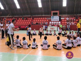 
<a style='margin-left: 5px;' class='btn btn-xs btn-social btn-facebook' href='https://www.facebook.com/sharer/sharer.php?u=https://www.boladovale.com.br/imgs/800-800-90/conteudo/fotos/1299/img7115.jpg' rel='popup' data-width='500' data-height='400'><i class='fa fa-facebook'></i>Compartilhar <span class='hidden-xs'>no Facebook</span>
</a> 
<a class='btn btn-default btn-xs' target='_blank' href='imgs/800-800-90/conteudo/fotos/1299/img7115.jpg'>
<span class='glyphicon glyphicon-cloud-download'></span> Salvar
</a> 
<span></span>