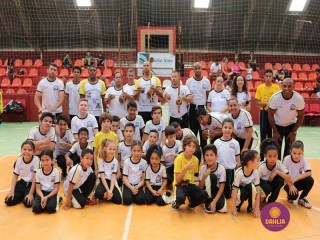 
<a style='margin-left: 5px;' class='btn btn-xs btn-social btn-facebook' href='https://www.facebook.com/sharer/sharer.php?u=https://www.boladovale.com.br/imgs/800-800-90/conteudo/fotos/1299/img7132.jpg' rel='popup' data-width='500' data-height='400'><i class='fa fa-facebook'></i>Compartilhar <span class='hidden-xs'>no Facebook</span>
</a> 
<a class='btn btn-default btn-xs' target='_blank' href='imgs/800-800-90/conteudo/fotos/1299/img7132.jpg'>
<span class='glyphicon glyphicon-cloud-download'></span> Salvar
</a> 
<span></span>
