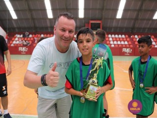 
<a style='margin-left: 5px;' class='btn btn-xs btn-social btn-facebook' href='https://www.facebook.com/sharer/sharer.php?u=https://www.boladovale.com.br/imgs/800-800-90/conteudo/fotos/1299/img7181.jpg' rel='popup' data-width='500' data-height='400'><i class='fa fa-facebook'></i>Compartilhar <span class='hidden-xs'>no Facebook</span>
</a> 
<a class='btn btn-default btn-xs' target='_blank' href='imgs/800-800-90/conteudo/fotos/1299/img7181.jpg'>
<span class='glyphicon glyphicon-cloud-download'></span> Salvar
</a> 
<span></span>