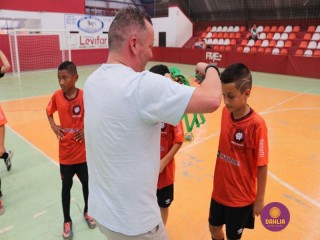 
<a style='margin-left: 5px;' class='btn btn-xs btn-social btn-facebook' href='https://www.facebook.com/sharer/sharer.php?u=https://www.boladovale.com.br/imgs/800-800-90/conteudo/fotos/1299/img7301.jpg' rel='popup' data-width='500' data-height='400'><i class='fa fa-facebook'></i>Compartilhar <span class='hidden-xs'>no Facebook</span>
</a> 
<a class='btn btn-default btn-xs' target='_blank' href='imgs/800-800-90/conteudo/fotos/1299/img7301.jpg'>
<span class='glyphicon glyphicon-cloud-download'></span> Salvar
</a> 
<span></span>