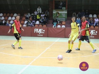 
<a style='margin-left: 5px;' class='btn btn-xs btn-social btn-facebook' href='https://www.facebook.com/sharer/sharer.php?u=https://www.boladovale.com.br/imgs/800-800-90/conteudo/fotos/1305/img7849.jpg' rel='popup' data-width='500' data-height='400'><i class='fa fa-facebook'></i>Compartilhar <span class='hidden-xs'>no Facebook</span>
</a> 
<a class='btn btn-default btn-xs' target='_blank' href='imgs/800-800-90/conteudo/fotos/1305/img7849.jpg'>
<span class='glyphicon glyphicon-cloud-download'></span> Salvar
</a> 
<span></span>