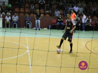 
<a style='margin-left: 5px;' class='btn btn-xs btn-social btn-facebook' href='https://www.facebook.com/sharer/sharer.php?u=https://www.boladovale.com.br/imgs/800-800-90/conteudo/fotos/1313/img8639.jpg' rel='popup' data-width='500' data-height='400'><i class='fa fa-facebook'></i>Compartilhar <span class='hidden-xs'>no Facebook</span>
</a> 
<a class='btn btn-default btn-xs' target='_blank' href='imgs/800-800-90/conteudo/fotos/1313/img8639.jpg'>
<span class='glyphicon glyphicon-cloud-download'></span> Salvar
</a> 
<span></span>