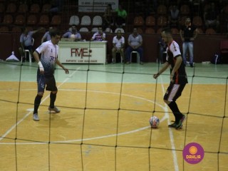 
<a style='margin-left: 5px;' class='btn btn-xs btn-social btn-facebook' href='https://www.facebook.com/sharer/sharer.php?u=https://www.boladovale.com.br/imgs/800-800-90/conteudo/fotos/1313/img8640.jpg' rel='popup' data-width='500' data-height='400'><i class='fa fa-facebook'></i>Compartilhar <span class='hidden-xs'>no Facebook</span>
</a> 
<a class='btn btn-default btn-xs' target='_blank' href='imgs/800-800-90/conteudo/fotos/1313/img8640.jpg'>
<span class='glyphicon glyphicon-cloud-download'></span> Salvar
</a> 
<span></span>