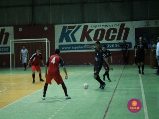 
<a style='margin-left: 5px;' class='btn btn-xs btn-social btn-facebook' href='https://www.facebook.com/sharer/sharer.php?u=https://www.boladovale.com.br/imgs/800-800-90/conteudo/fotos/1315/img7762.jpg' rel='popup' data-width='500' data-height='400'><i class='fa fa-facebook'></i>Compartilhar <span class='hidden-xs'>no Facebook</span>
</a> 
<a class='btn btn-default btn-xs' target='_blank' href='imgs/800-800-90/conteudo/fotos/1315/img7762.jpg'>
<span class='glyphicon glyphicon-cloud-download'></span> Salvar
</a> 
<span></span>