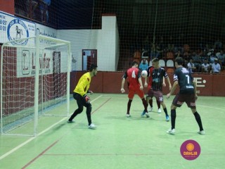 
<a style='margin-left: 5px;' class='btn btn-xs btn-social btn-facebook' href='https://www.facebook.com/sharer/sharer.php?u=https://www.boladovale.com.br/imgs/800-800-90/conteudo/fotos/1315/img7765.jpg' rel='popup' data-width='500' data-height='400'><i class='fa fa-facebook'></i>Compartilhar <span class='hidden-xs'>no Facebook</span>
</a> 
<a class='btn btn-default btn-xs' target='_blank' href='imgs/800-800-90/conteudo/fotos/1315/img7765.jpg'>
<span class='glyphicon glyphicon-cloud-download'></span> Salvar
</a> 
<span></span>