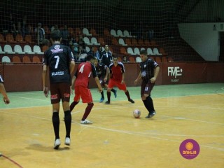 
<a style='margin-left: 5px;' class='btn btn-xs btn-social btn-facebook' href='https://www.facebook.com/sharer/sharer.php?u=https://www.boladovale.com.br/imgs/800-800-90/conteudo/fotos/1315/img7775.jpg' rel='popup' data-width='500' data-height='400'><i class='fa fa-facebook'></i>Compartilhar <span class='hidden-xs'>no Facebook</span>
</a> 
<a class='btn btn-default btn-xs' target='_blank' href='imgs/800-800-90/conteudo/fotos/1315/img7775.jpg'>
<span class='glyphicon glyphicon-cloud-download'></span> Salvar
</a> 
<span></span>