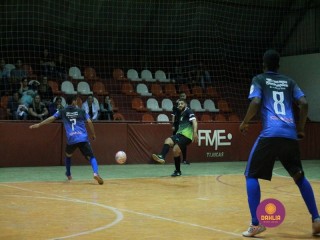 
<a style='margin-left: 5px;' class='btn btn-xs btn-social btn-facebook' href='https://www.facebook.com/sharer/sharer.php?u=https://www.boladovale.com.br/imgs/800-800-90/conteudo/fotos/1316/img7830.jpg' rel='popup' data-width='500' data-height='400'><i class='fa fa-facebook'></i>Compartilhar <span class='hidden-xs'>no Facebook</span>
</a> 
<a class='btn btn-default btn-xs' target='_blank' href='imgs/800-800-90/conteudo/fotos/1316/img7830.jpg'>
<span class='glyphicon glyphicon-cloud-download'></span> Salvar
</a> 
<span></span>