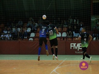 
<a style='margin-left: 5px;' class='btn btn-xs btn-social btn-facebook' href='https://www.facebook.com/sharer/sharer.php?u=https://www.boladovale.com.br/imgs/800-800-90/conteudo/fotos/1316/img7853.jpg' rel='popup' data-width='500' data-height='400'><i class='fa fa-facebook'></i>Compartilhar <span class='hidden-xs'>no Facebook</span>
</a> 
<a class='btn btn-default btn-xs' target='_blank' href='imgs/800-800-90/conteudo/fotos/1316/img7853.jpg'>
<span class='glyphicon glyphicon-cloud-download'></span> Salvar
</a> 
<span></span>