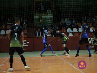 
<a style='margin-left: 5px;' class='btn btn-xs btn-social btn-facebook' href='https://www.facebook.com/sharer/sharer.php?u=https://www.boladovale.com.br/imgs/800-800-90/conteudo/fotos/1316/img7863.jpg' rel='popup' data-width='500' data-height='400'><i class='fa fa-facebook'></i>Compartilhar <span class='hidden-xs'>no Facebook</span>
</a> 
<a class='btn btn-default btn-xs' target='_blank' href='imgs/800-800-90/conteudo/fotos/1316/img7863.jpg'>
<span class='glyphicon glyphicon-cloud-download'></span> Salvar
</a> 
<span></span>