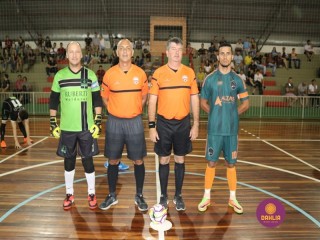 
<a style='margin-left: 5px;' class='btn btn-xs btn-social btn-facebook' href='https://www.facebook.com/sharer/sharer.php?u=https://www.boladovale.com.br/imgs/800-800-90/conteudo/fotos/1317/img8948.jpg' rel='popup' data-width='500' data-height='400'><i class='fa fa-facebook'></i>Compartilhar <span class='hidden-xs'>no Facebook</span>
</a> 
<a class='btn btn-default btn-xs' target='_blank' href='imgs/800-800-90/conteudo/fotos/1317/img8948.jpg'>
<span class='glyphicon glyphicon-cloud-download'></span> Salvar
</a> 
<span></span>