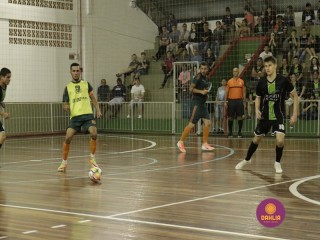 
<a style='margin-left: 5px;' class='btn btn-xs btn-social btn-facebook' href='https://www.facebook.com/sharer/sharer.php?u=https://www.boladovale.com.br/imgs/800-800-90/conteudo/fotos/1317/mg9096.jpg' rel='popup' data-width='500' data-height='400'><i class='fa fa-facebook'></i>Compartilhar <span class='hidden-xs'>no Facebook</span>
</a> 
<a class='btn btn-default btn-xs' target='_blank' href='imgs/800-800-90/conteudo/fotos/1317/mg9096.jpg'>
<span class='glyphicon glyphicon-cloud-download'></span> Salvar
</a> 
<span></span>