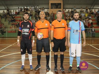 
<a style='margin-left: 5px;' class='btn btn-xs btn-social btn-facebook' href='https://www.facebook.com/sharer/sharer.php?u=https://www.boladovale.com.br/imgs/800-800-90/conteudo/fotos/1318/img9111.jpg' rel='popup' data-width='500' data-height='400'><i class='fa fa-facebook'></i>Compartilhar <span class='hidden-xs'>no Facebook</span>
</a> 
<a class='btn btn-default btn-xs' target='_blank' href='imgs/800-800-90/conteudo/fotos/1318/img9111.jpg'>
<span class='glyphicon glyphicon-cloud-download'></span> Salvar
</a> 
<span></span>