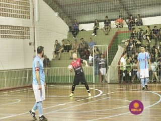 
<a style='margin-left: 5px;' class='btn btn-xs btn-social btn-facebook' href='https://www.facebook.com/sharer/sharer.php?u=https://www.boladovale.com.br/imgs/800-800-90/conteudo/fotos/1318/mg9211.jpg' rel='popup' data-width='500' data-height='400'><i class='fa fa-facebook'></i>Compartilhar <span class='hidden-xs'>no Facebook</span>
</a> 
<a class='btn btn-default btn-xs' target='_blank' href='imgs/800-800-90/conteudo/fotos/1318/mg9211.jpg'>
<span class='glyphicon glyphicon-cloud-download'></span> Salvar
</a> 
<span></span>