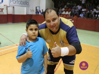 
<a style='margin-left: 5px;' class='btn btn-xs btn-social btn-facebook' href='https://www.facebook.com/sharer/sharer.php?u=https://www.boladovale.com.br/imgs/800-800-90/conteudo/fotos/1320/img9348.jpg' rel='popup' data-width='500' data-height='400'><i class='fa fa-facebook'></i>Compartilhar <span class='hidden-xs'>no Facebook</span>
</a> 
<a class='btn btn-default btn-xs' target='_blank' href='imgs/800-800-90/conteudo/fotos/1320/img9348.jpg'>
<span class='glyphicon glyphicon-cloud-download'></span> Salvar
</a> 
<span></span>