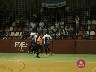 
<a style='margin-left: 5px;' class='btn btn-xs btn-social btn-facebook' href='https://www.facebook.com/sharer/sharer.php?u=https://www.boladovale.com.br/imgs/800-800-90/conteudo/fotos/1320/mg9360.jpg' rel='popup' data-width='500' data-height='400'><i class='fa fa-facebook'></i>Compartilhar <span class='hidden-xs'>no Facebook</span>
</a> 
<a class='btn btn-default btn-xs' target='_blank' href='imgs/800-800-90/conteudo/fotos/1320/mg9360.jpg'>
<span class='glyphicon glyphicon-cloud-download'></span> Salvar
</a> 
<span></span>