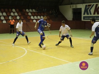 
<a style='margin-left: 5px;' class='btn btn-xs btn-social btn-facebook' href='https://www.facebook.com/sharer/sharer.php?u=https://www.boladovale.com.br/imgs/800-800-90/conteudo/fotos/1320/mg9384.jpg' rel='popup' data-width='500' data-height='400'><i class='fa fa-facebook'></i>Compartilhar <span class='hidden-xs'>no Facebook</span>
</a> 
<a class='btn btn-default btn-xs' target='_blank' href='imgs/800-800-90/conteudo/fotos/1320/mg9384.jpg'>
<span class='glyphicon glyphicon-cloud-download'></span> Salvar
</a> 
<span></span>