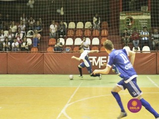 
<a style='margin-left: 5px;' class='btn btn-xs btn-social btn-facebook' href='https://www.facebook.com/sharer/sharer.php?u=https://www.boladovale.com.br/imgs/800-800-90/conteudo/fotos/1320/mg9392.jpg' rel='popup' data-width='500' data-height='400'><i class='fa fa-facebook'></i>Compartilhar <span class='hidden-xs'>no Facebook</span>
</a> 
<a class='btn btn-default btn-xs' target='_blank' href='imgs/800-800-90/conteudo/fotos/1320/mg9392.jpg'>
<span class='glyphicon glyphicon-cloud-download'></span> Salvar
</a> 
<span></span>