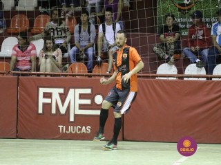 
<a style='margin-left: 5px;' class='btn btn-xs btn-social btn-facebook' href='https://www.facebook.com/sharer/sharer.php?u=https://www.boladovale.com.br/imgs/800-800-90/conteudo/fotos/1321/img9430.jpg' rel='popup' data-width='500' data-height='400'><i class='fa fa-facebook'></i>Compartilhar <span class='hidden-xs'>no Facebook</span>
</a> 
<a class='btn btn-default btn-xs' target='_blank' href='imgs/800-800-90/conteudo/fotos/1321/img9430.jpg'>
<span class='glyphicon glyphicon-cloud-download'></span> Salvar
</a> 
<span></span>