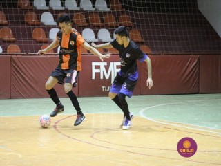 
<a style='margin-left: 5px;' class='btn btn-xs btn-social btn-facebook' href='https://www.facebook.com/sharer/sharer.php?u=https://www.boladovale.com.br/imgs/800-800-90/conteudo/fotos/1321/img9465.jpg' rel='popup' data-width='500' data-height='400'><i class='fa fa-facebook'></i>Compartilhar <span class='hidden-xs'>no Facebook</span>
</a> 
<a class='btn btn-default btn-xs' target='_blank' href='imgs/800-800-90/conteudo/fotos/1321/img9465.jpg'>
<span class='glyphicon glyphicon-cloud-download'></span> Salvar
</a> 
<span></span>