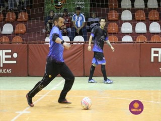 
<a style='margin-left: 5px;' class='btn btn-xs btn-social btn-facebook' href='https://www.facebook.com/sharer/sharer.php?u=https://www.boladovale.com.br/imgs/800-800-90/conteudo/fotos/1321/img9508.jpg' rel='popup' data-width='500' data-height='400'><i class='fa fa-facebook'></i>Compartilhar <span class='hidden-xs'>no Facebook</span>
</a> 
<a class='btn btn-default btn-xs' target='_blank' href='imgs/800-800-90/conteudo/fotos/1321/img9508.jpg'>
<span class='glyphicon glyphicon-cloud-download'></span> Salvar
</a> 
<span></span>