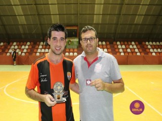
<a style='margin-left: 5px;' class='btn btn-xs btn-social btn-facebook' href='https://www.facebook.com/sharer/sharer.php?u=https://www.boladovale.com.br/imgs/800-800-90/conteudo/fotos/1321/img9520.jpg' rel='popup' data-width='500' data-height='400'><i class='fa fa-facebook'></i>Compartilhar <span class='hidden-xs'>no Facebook</span>
</a> 
<a class='btn btn-default btn-xs' target='_blank' href='imgs/800-800-90/conteudo/fotos/1321/img9520.jpg'>
<span class='glyphicon glyphicon-cloud-download'></span> Salvar
</a> 
<span></span>