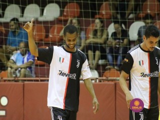 
<a style='margin-left: 5px;' class='btn btn-xs btn-social btn-facebook' href='https://www.facebook.com/sharer/sharer.php?u=https://www.boladovale.com.br/imgs/800-800-90/conteudo/fotos/1322/img9550.jpg' rel='popup' data-width='500' data-height='400'><i class='fa fa-facebook'></i>Compartilhar <span class='hidden-xs'>no Facebook</span>
</a> 
<a class='btn btn-default btn-xs' target='_blank' href='imgs/800-800-90/conteudo/fotos/1322/img9550.jpg'>
<span class='glyphicon glyphicon-cloud-download'></span> Salvar
</a> 
<span></span>
