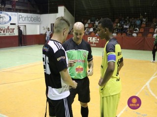 
<a style='margin-left: 5px;' class='btn btn-xs btn-social btn-facebook' href='https://www.facebook.com/sharer/sharer.php?u=https://www.boladovale.com.br/imgs/800-800-90/conteudo/fotos/1322/img9597.jpg' rel='popup' data-width='500' data-height='400'><i class='fa fa-facebook'></i>Compartilhar <span class='hidden-xs'>no Facebook</span>
</a> 
<a class='btn btn-default btn-xs' target='_blank' href='imgs/800-800-90/conteudo/fotos/1322/img9597.jpg'>
<span class='glyphicon glyphicon-cloud-download'></span> Salvar
</a> 
<span></span>