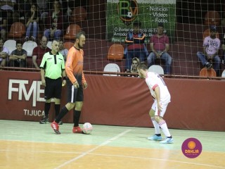 
<a style='margin-left: 5px;' class='btn btn-xs btn-social btn-facebook' href='https://www.facebook.com/sharer/sharer.php?u=https://www.boladovale.com.br/imgs/800-800-90/conteudo/fotos/1325/img9844.jpg' rel='popup' data-width='500' data-height='400'><i class='fa fa-facebook'></i>Compartilhar <span class='hidden-xs'>no Facebook</span>
</a> 
<a class='btn btn-default btn-xs' target='_blank' href='imgs/800-800-90/conteudo/fotos/1325/img9844.jpg'>
<span class='glyphicon glyphicon-cloud-download'></span> Salvar
</a> 
<span></span>