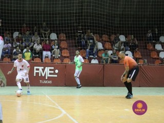 
<a style='margin-left: 5px;' class='btn btn-xs btn-social btn-facebook' href='https://www.facebook.com/sharer/sharer.php?u=https://www.boladovale.com.br/imgs/800-800-90/conteudo/fotos/1325/img9890.jpg' rel='popup' data-width='500' data-height='400'><i class='fa fa-facebook'></i>Compartilhar <span class='hidden-xs'>no Facebook</span>
</a> 
<a class='btn btn-default btn-xs' target='_blank' href='imgs/800-800-90/conteudo/fotos/1325/img9890.jpg'>
<span class='glyphicon glyphicon-cloud-download'></span> Salvar
</a> 
<span></span>
