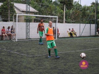
<a style='margin-left: 5px;' class='btn btn-xs btn-social btn-facebook' href='https://www.facebook.com/sharer/sharer.php?u=https://www.boladovale.com.br/imgs/800-800-90/conteudo/fotos/1326/img0045.jpg' rel='popup' data-width='500' data-height='400'><i class='fa fa-facebook'></i>Compartilhar <span class='hidden-xs'>no Facebook</span>
</a> 
<a class='btn btn-default btn-xs' target='_blank' href='imgs/800-800-90/conteudo/fotos/1326/img0045.jpg'>
<span class='glyphicon glyphicon-cloud-download'></span> Salvar
</a> 
<span></span>