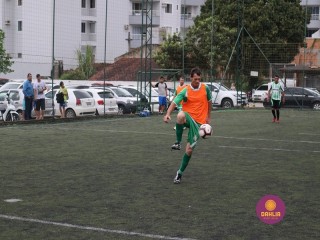 
<a style='margin-left: 5px;' class='btn btn-xs btn-social btn-facebook' href='https://www.facebook.com/sharer/sharer.php?u=https://www.boladovale.com.br/imgs/800-800-90/conteudo/fotos/1326/img0048.jpg' rel='popup' data-width='500' data-height='400'><i class='fa fa-facebook'></i>Compartilhar <span class='hidden-xs'>no Facebook</span>
</a> 
<a class='btn btn-default btn-xs' target='_blank' href='imgs/800-800-90/conteudo/fotos/1326/img0048.jpg'>
<span class='glyphicon glyphicon-cloud-download'></span> Salvar
</a> 
<span></span>