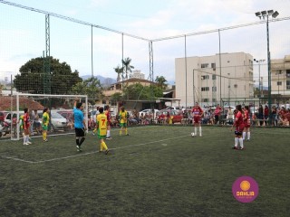 
<a style='margin-left: 5px;' class='btn btn-xs btn-social btn-facebook' href='https://www.facebook.com/sharer/sharer.php?u=https://www.boladovale.com.br/imgs/800-800-90/conteudo/fotos/1326/img9960.jpg' rel='popup' data-width='500' data-height='400'><i class='fa fa-facebook'></i>Compartilhar <span class='hidden-xs'>no Facebook</span>
</a> 
<a class='btn btn-default btn-xs' target='_blank' href='imgs/800-800-90/conteudo/fotos/1326/img9960.jpg'>
<span class='glyphicon glyphicon-cloud-download'></span> Salvar
</a> 
<span></span>