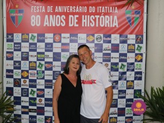 
<a style='margin-left: 5px;' class='btn btn-xs btn-social btn-facebook' href='https://www.facebook.com/sharer/sharer.php?u=https://www.boladovale.com.br/imgs/800-800-90/conteudo/fotos/1327/img0058.jpg' rel='popup' data-width='500' data-height='400'><i class='fa fa-facebook'></i>Compartilhar <span class='hidden-xs'>no Facebook</span>
</a> 
<a class='btn btn-default btn-xs' target='_blank' href='imgs/800-800-90/conteudo/fotos/1327/img0058.jpg'>
<span class='glyphicon glyphicon-cloud-download'></span> Salvar
</a> 
<span></span>