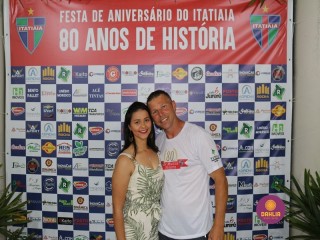 
<a style='margin-left: 5px;' class='btn btn-xs btn-social btn-facebook' href='https://www.facebook.com/sharer/sharer.php?u=https://www.boladovale.com.br/imgs/800-800-90/conteudo/fotos/1327/img0061.jpg' rel='popup' data-width='500' data-height='400'><i class='fa fa-facebook'></i>Compartilhar <span class='hidden-xs'>no Facebook</span>
</a> 
<a class='btn btn-default btn-xs' target='_blank' href='imgs/800-800-90/conteudo/fotos/1327/img0061.jpg'>
<span class='glyphicon glyphicon-cloud-download'></span> Salvar
</a> 
<span></span>