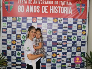 
<a style='margin-left: 5px;' class='btn btn-xs btn-social btn-facebook' href='https://www.facebook.com/sharer/sharer.php?u=https://www.boladovale.com.br/imgs/800-800-90/conteudo/fotos/1327/img0075.jpg' rel='popup' data-width='500' data-height='400'><i class='fa fa-facebook'></i>Compartilhar <span class='hidden-xs'>no Facebook</span>
</a> 
<a class='btn btn-default btn-xs' target='_blank' href='imgs/800-800-90/conteudo/fotos/1327/img0075.jpg'>
<span class='glyphicon glyphicon-cloud-download'></span> Salvar
</a> 
<span></span>