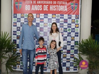 
<a style='margin-left: 5px;' class='btn btn-xs btn-social btn-facebook' href='https://www.facebook.com/sharer/sharer.php?u=https://www.boladovale.com.br/imgs/800-800-90/conteudo/fotos/1327/img0531.jpg' rel='popup' data-width='500' data-height='400'><i class='fa fa-facebook'></i>Compartilhar <span class='hidden-xs'>no Facebook</span>
</a> 
<a class='btn btn-default btn-xs' target='_blank' href='imgs/800-800-90/conteudo/fotos/1327/img0531.jpg'>
<span class='glyphicon glyphicon-cloud-download'></span> Salvar
</a> 
<span></span>